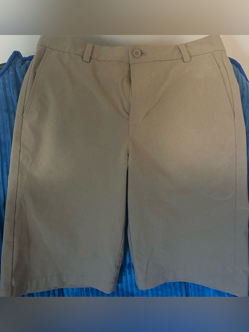 Vineyard Vines Boy’s khaki/Tan Performance or Dress Shorts 11’ inseam 16